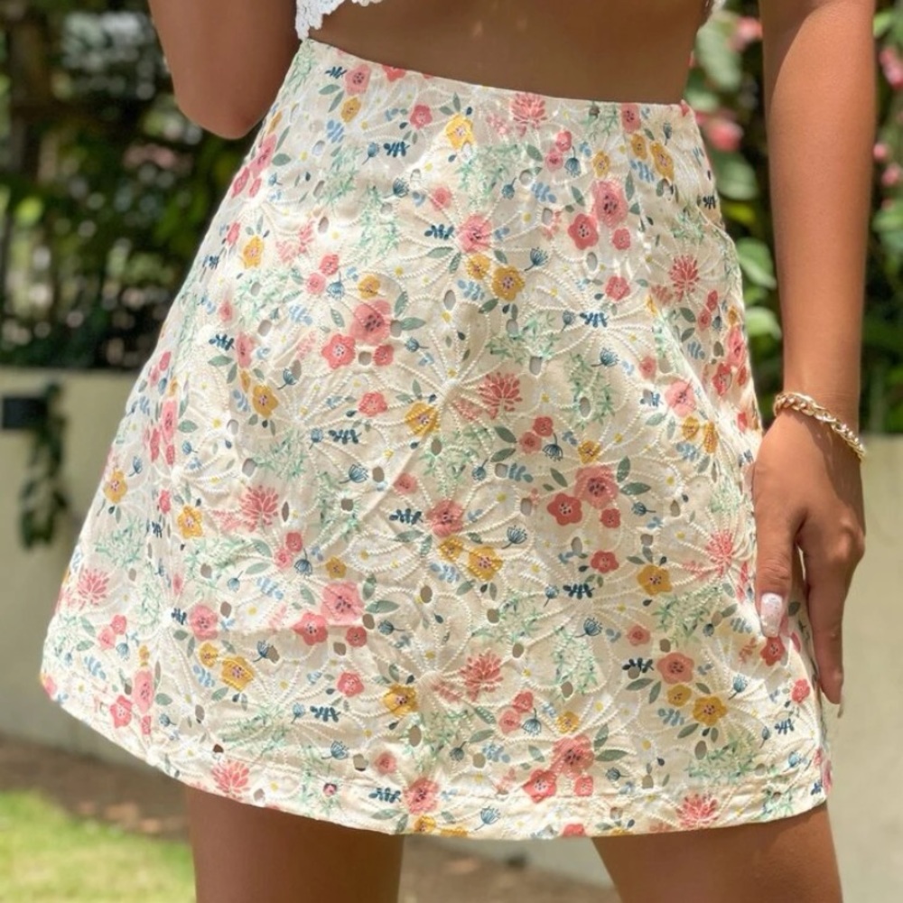SHEIN floral print schiffy skirt size medium / 6